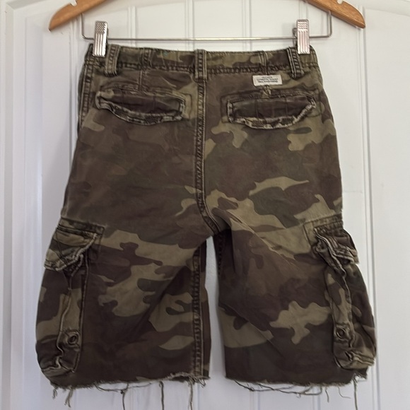 Camo Cargo Shorts size 8 - Picture 2 of 3